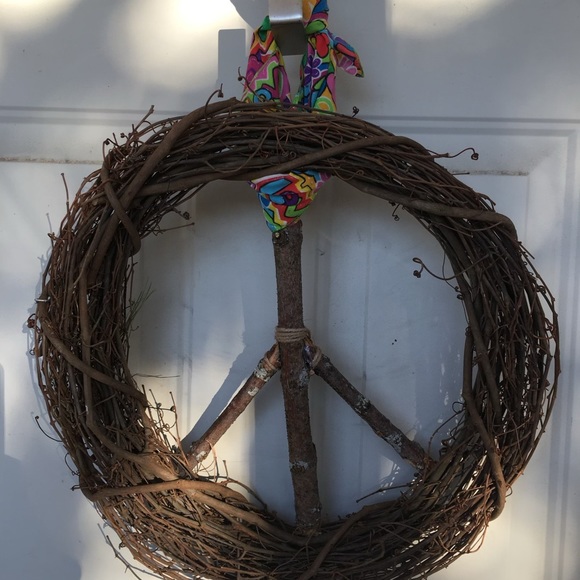 Handmade Rustic Peace Sign Wreath - Picture 4 of 4